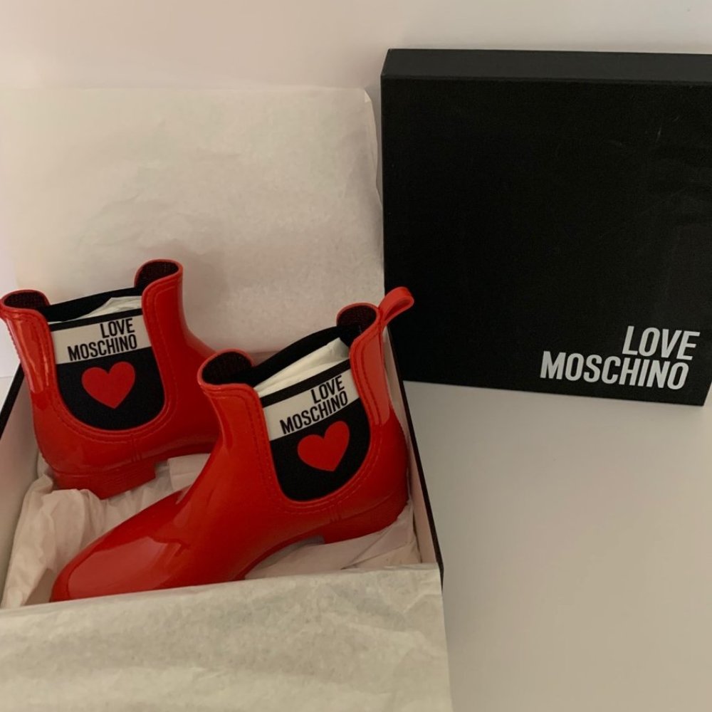 LOVE MOSCHINO RAIN BOOTS SIZE 40 RED MSRP $150